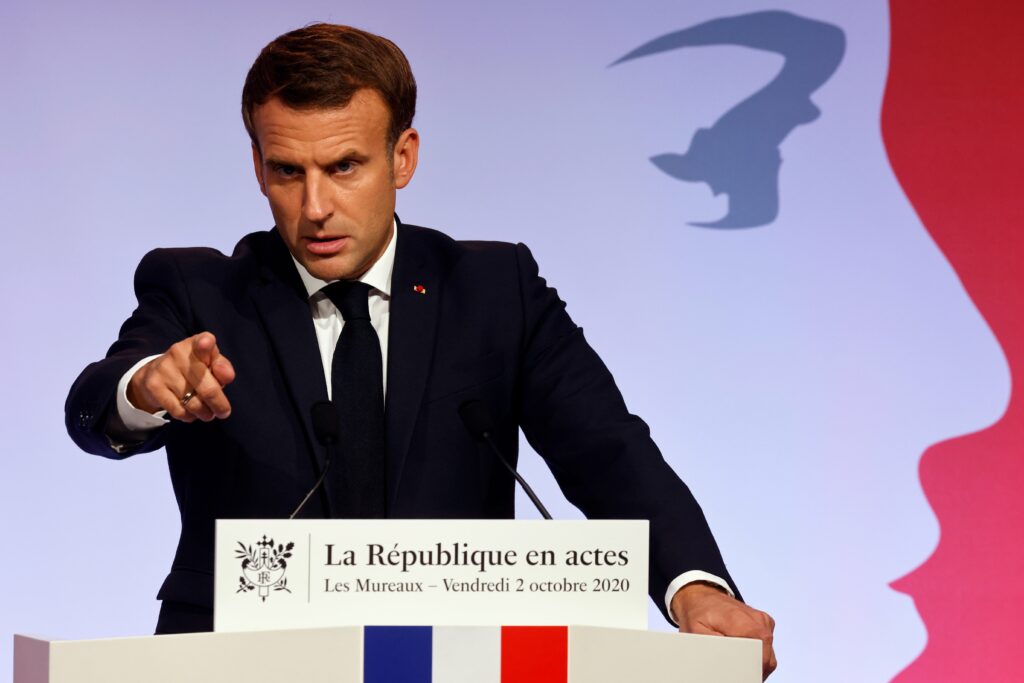 Francia: rapporto denuncia infiltrazioni islamiste nelle scuole e amministrazioni locali
