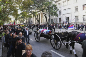 José Mujica è morto: migliaia in corteo a Montevideo per l’ex presidente uruguaiano