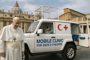 L’auto del Papa diventa clinica mobile per i bambini di Gaza