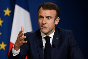 Macron tra guerra e riforme No alla Terza Guerra Mondiale, sì ai referendum sociali