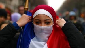 Omicidio in moschea accende l’allarme sull’islamofobia in Francia