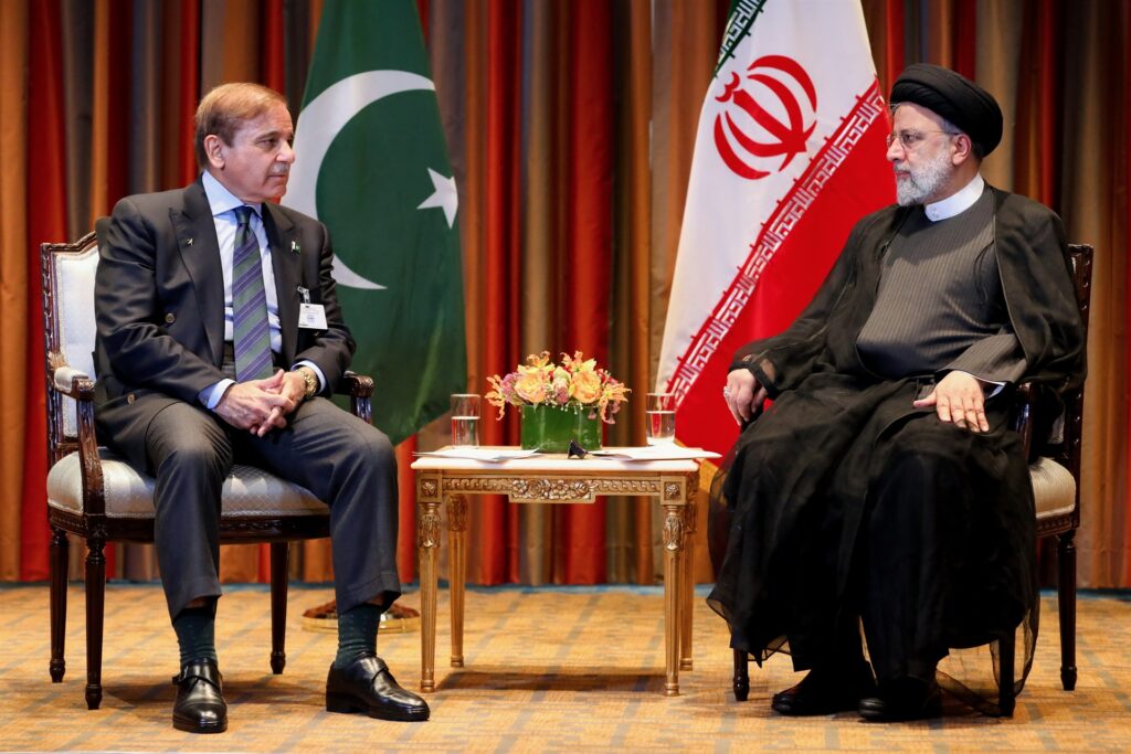 Pakistan e Iran rafforzano alleanza per pace, commercio ed energia nella regione