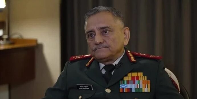 India conferma la perdita di jet nello scontro con il Pakistan, il generale Chauhan rompe il silenzio