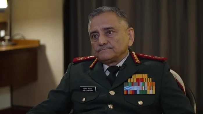 India conferma la perdita di jet nello scontro con il Pakistan, il generale Chauhan rompe il silenzio