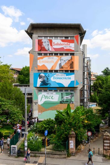 Murales a Bologna al Liceo Fermi: omaggio ai sindaci Dozza, Fanti, Zangheri e Imbeni