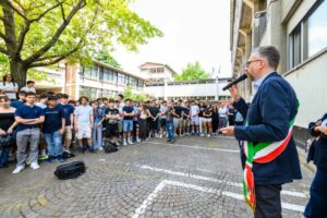 Murales a Bologna al Liceo Fermi: omaggio ai sindaci Dozza, Fanti, Zangheri e Imbeni