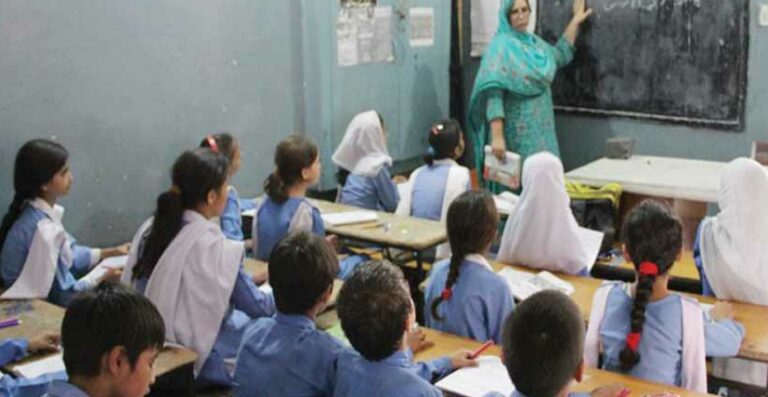 Pakistan 2025: alfabetizzazione al 60%, ma 38% dei bambini resta fuori dalla scuola