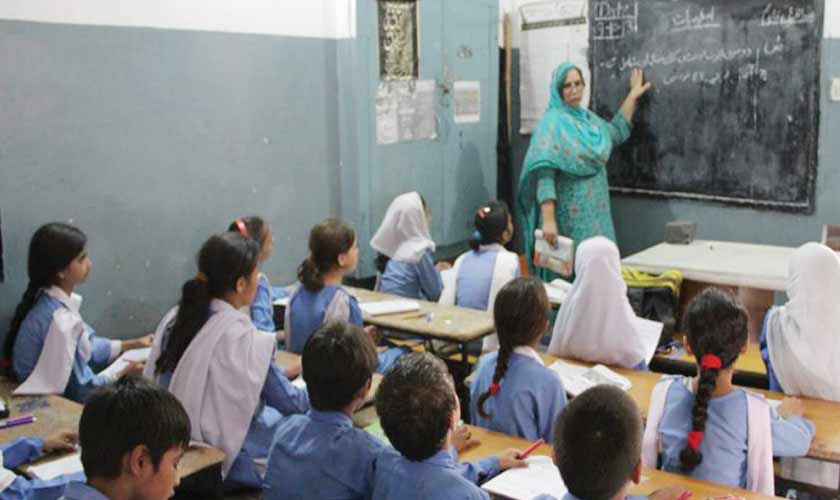 Pakistan 2025: alfabetizzazione al 60%, ma 38% dei bambini resta fuori dalla scuola
