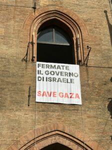 Marcia per la Palestina il 15 giugno da Marzabotto a Monte Sole Bologna espone striscione per Gaza