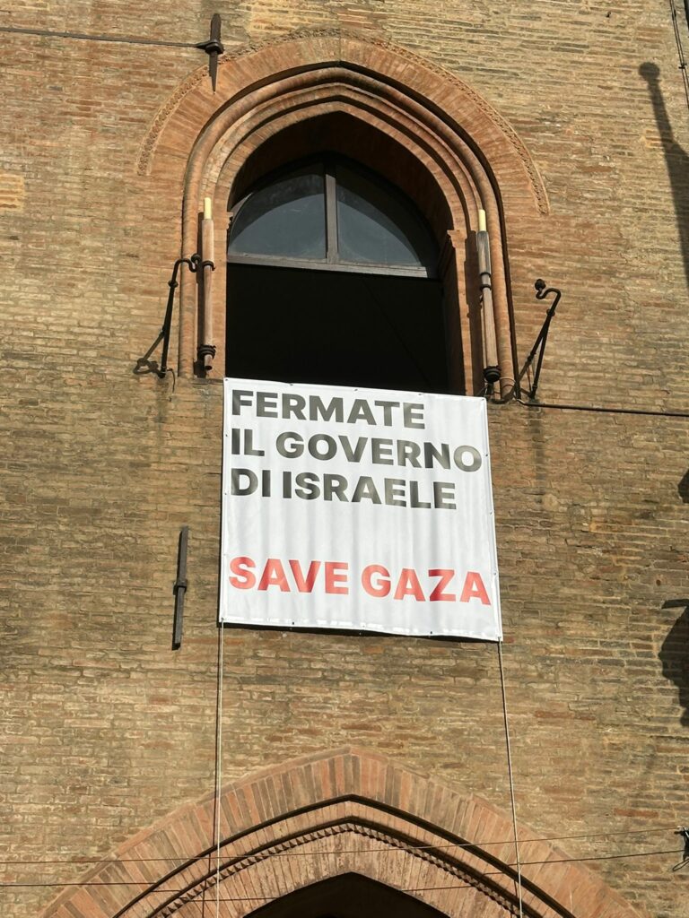 Marcia per la Palestina il 15 giugno da Marzabotto a Monte Sole Bologna espone striscione per Gaza