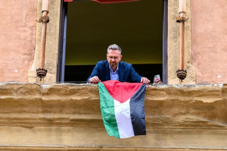 Bologna accoglie bambini palestinesi in fuga da Gaza: “Un atto di pace concreta”